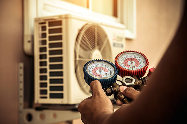 Professional Hvac Repair technician working in Rockfield, IN
